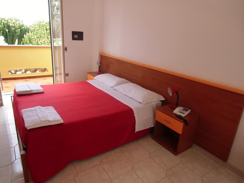 Villaggio Hotel Club Calanovellamare Piraino Værelse billede